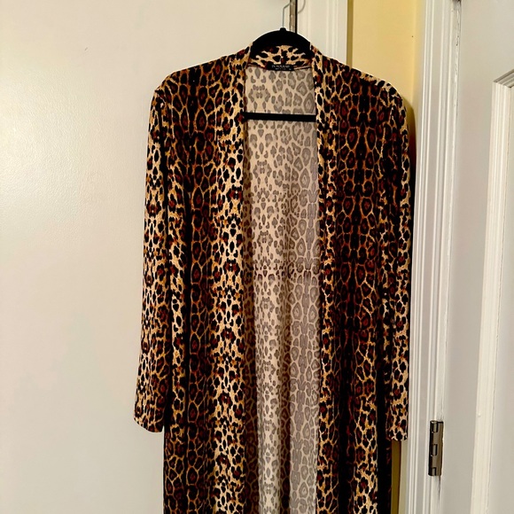 In’voland Beautiful leopard print Cardigan. EUC Size 1X - Picture 1 of 4